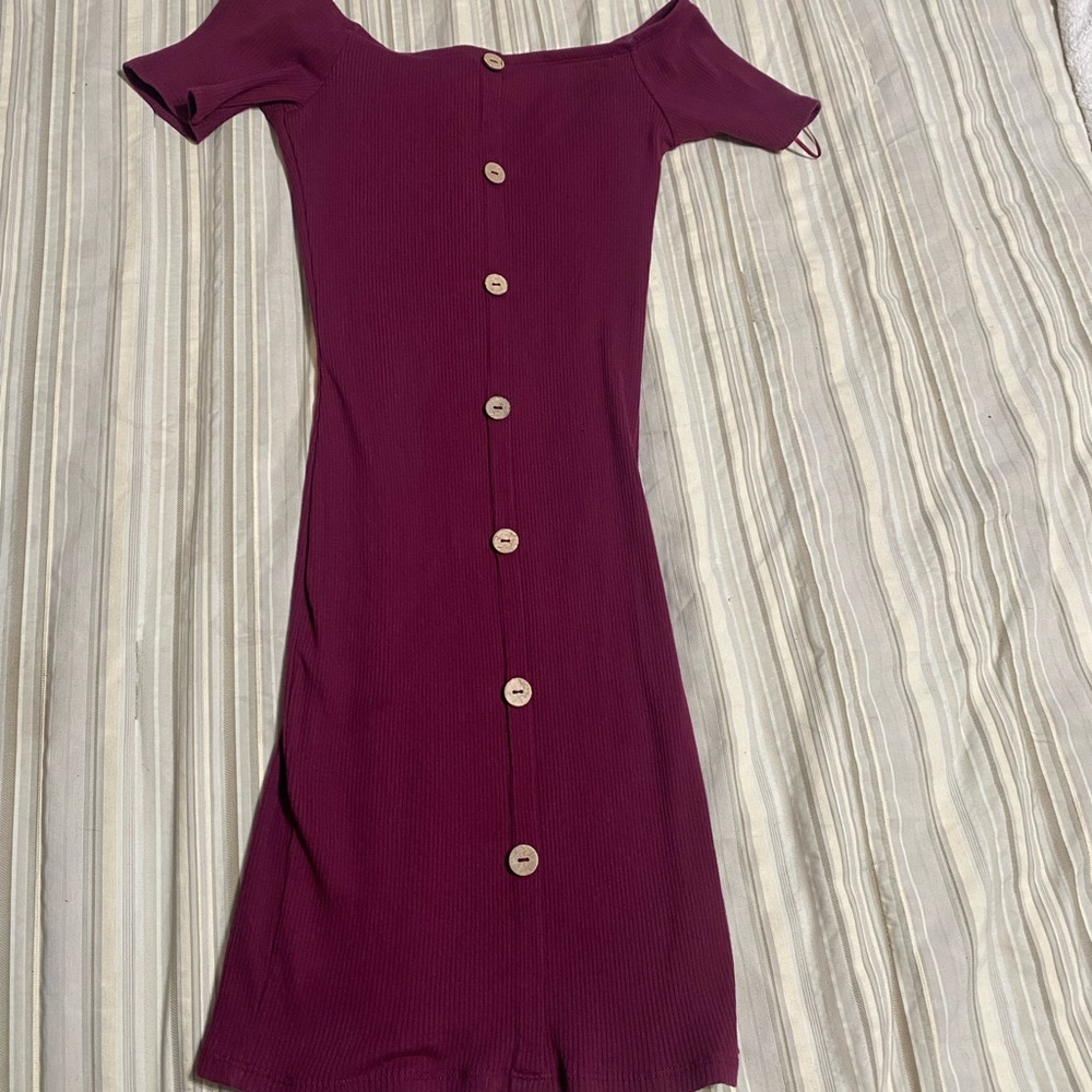 Selling a burgundy off the shoulders button dress